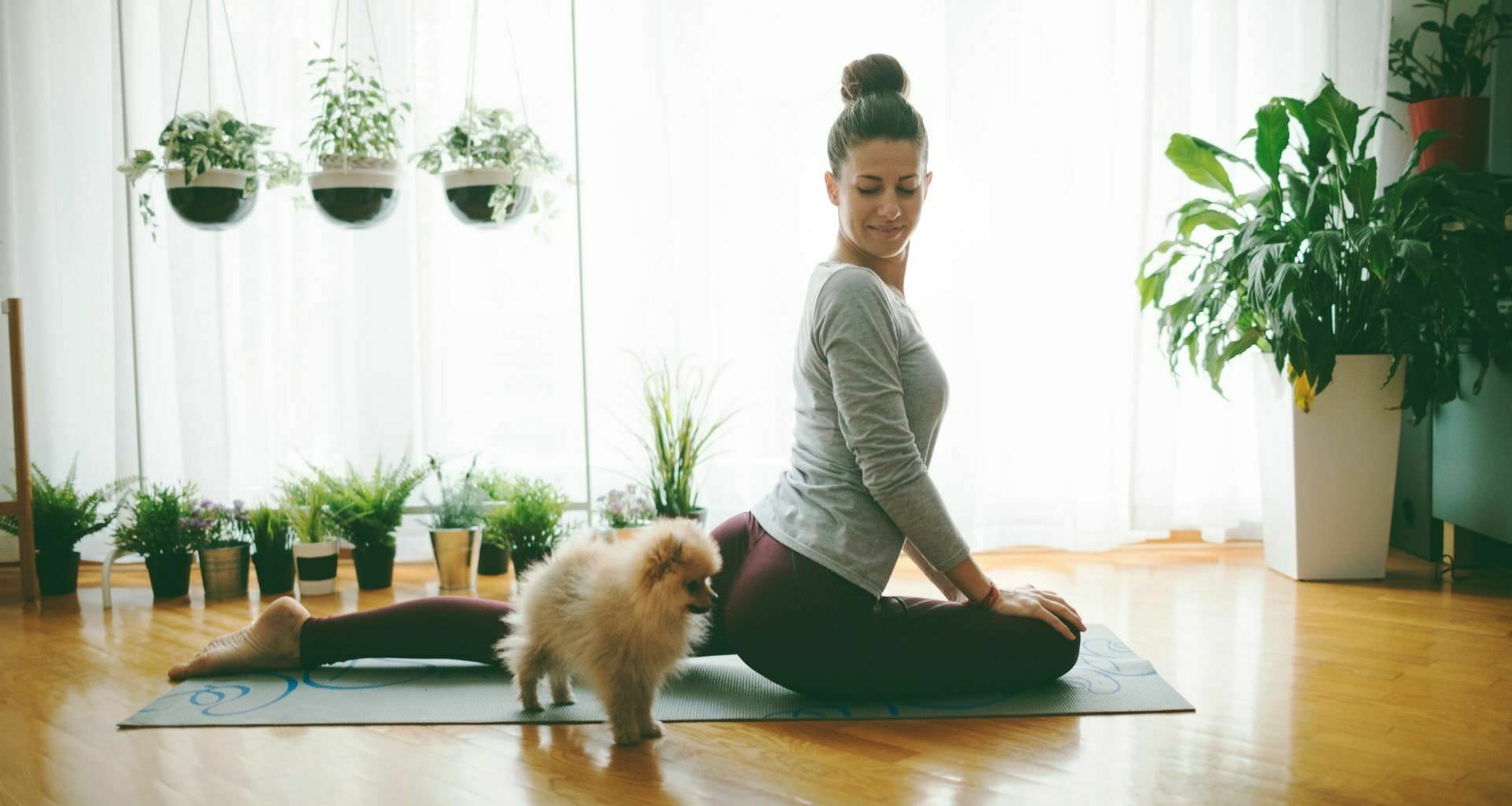 Procommun_Tips-to-practice-yoga-at-home_featured_image